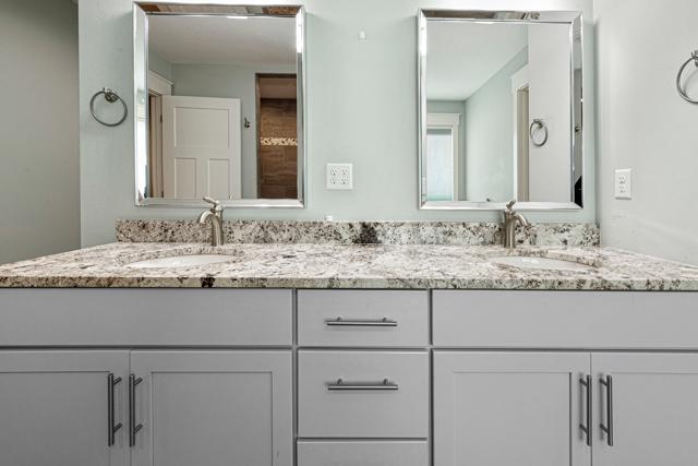 46_40 main bathroom.jpg