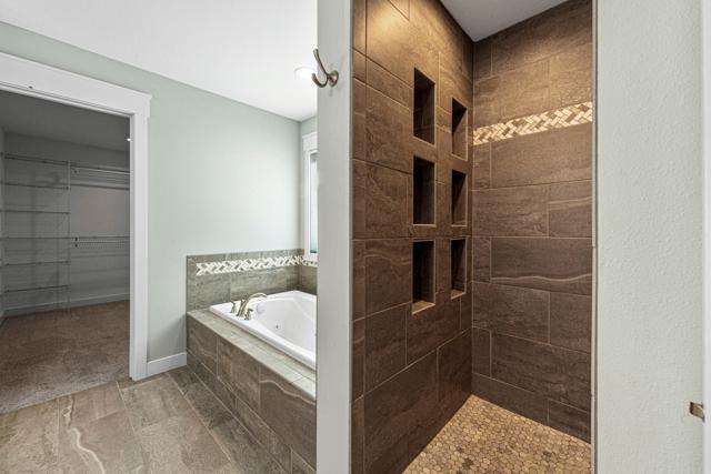 48_42 main bathroom.jpg