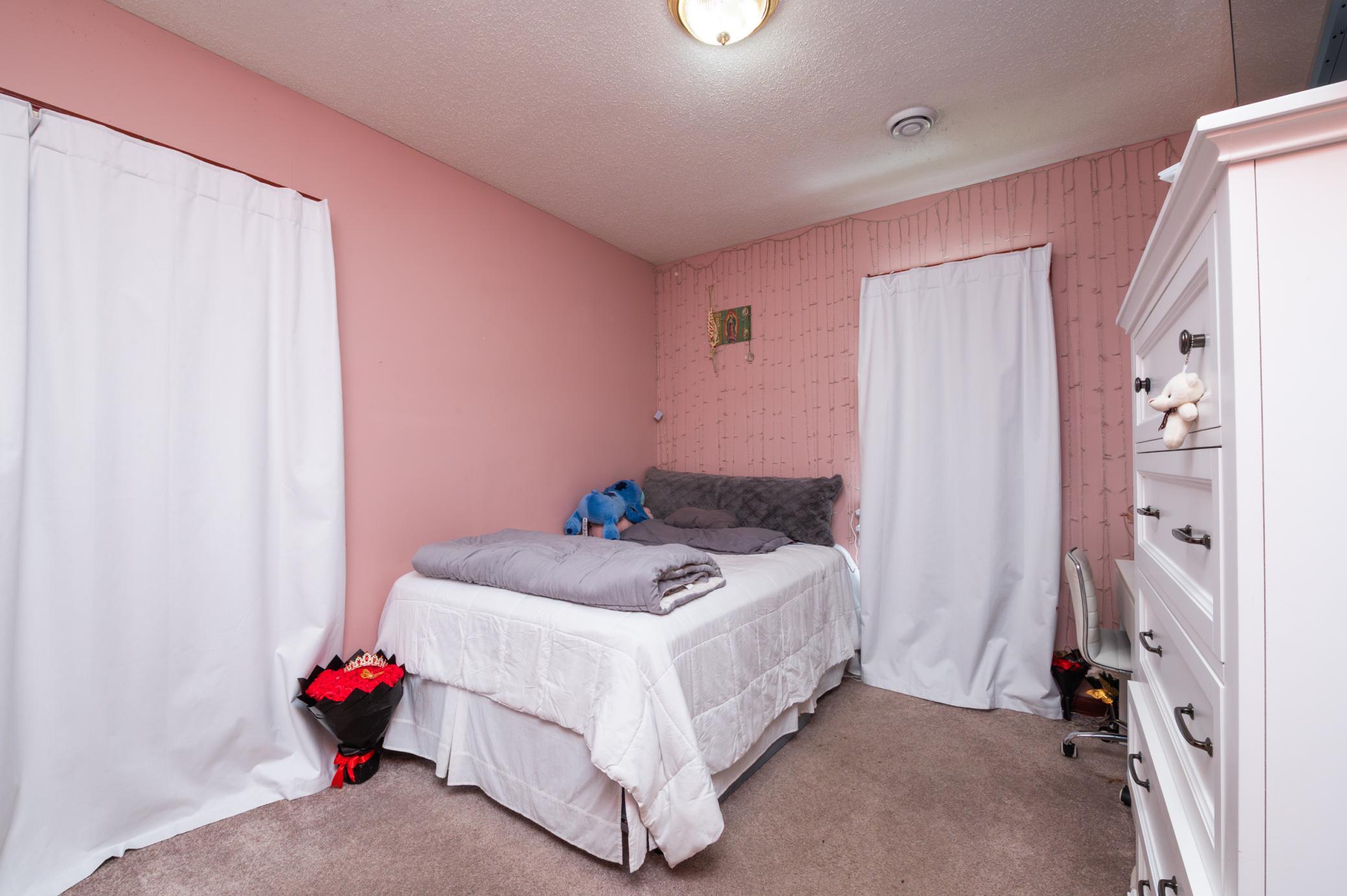 toplevel2ndbedroom-8.jpg