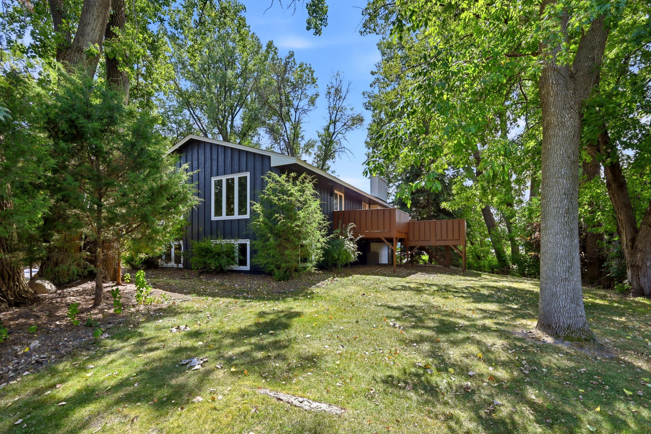 Walking distance to restaurants!