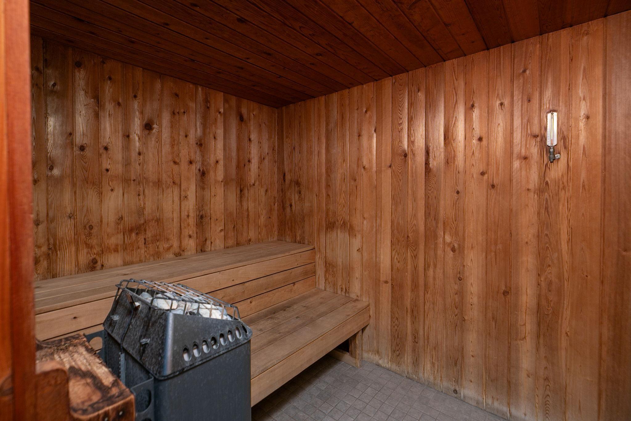 23-web-or-mls-23-sauna.jpg