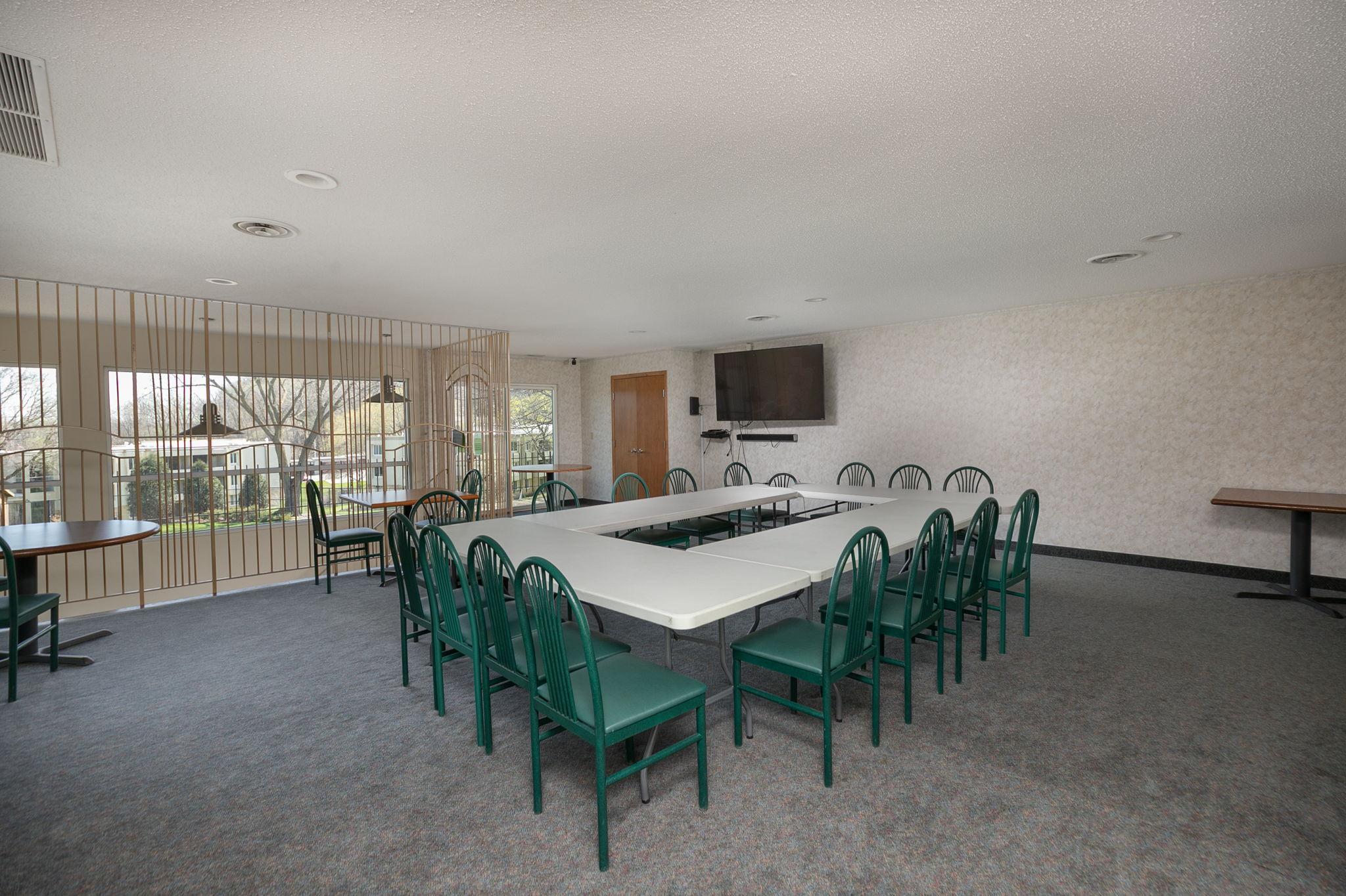 25-web-or-mls-25-Community Room.jpg