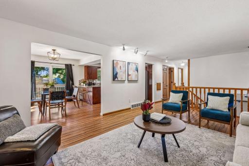 8113 Dakota Lane, Chanhassen, MN 55317