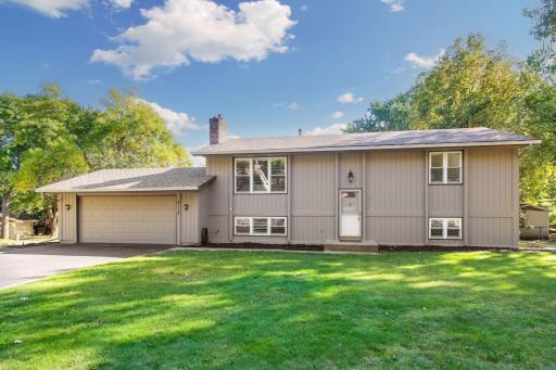 8113 Dakota Lane, Chanhassen, MN 55317