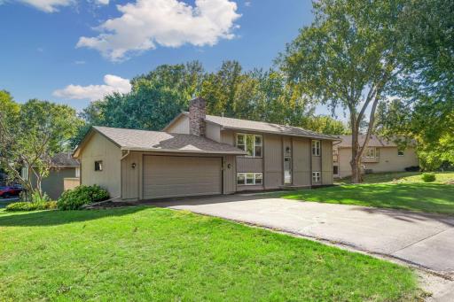 8113 Dakota Lane, Chanhassen, MN 55317