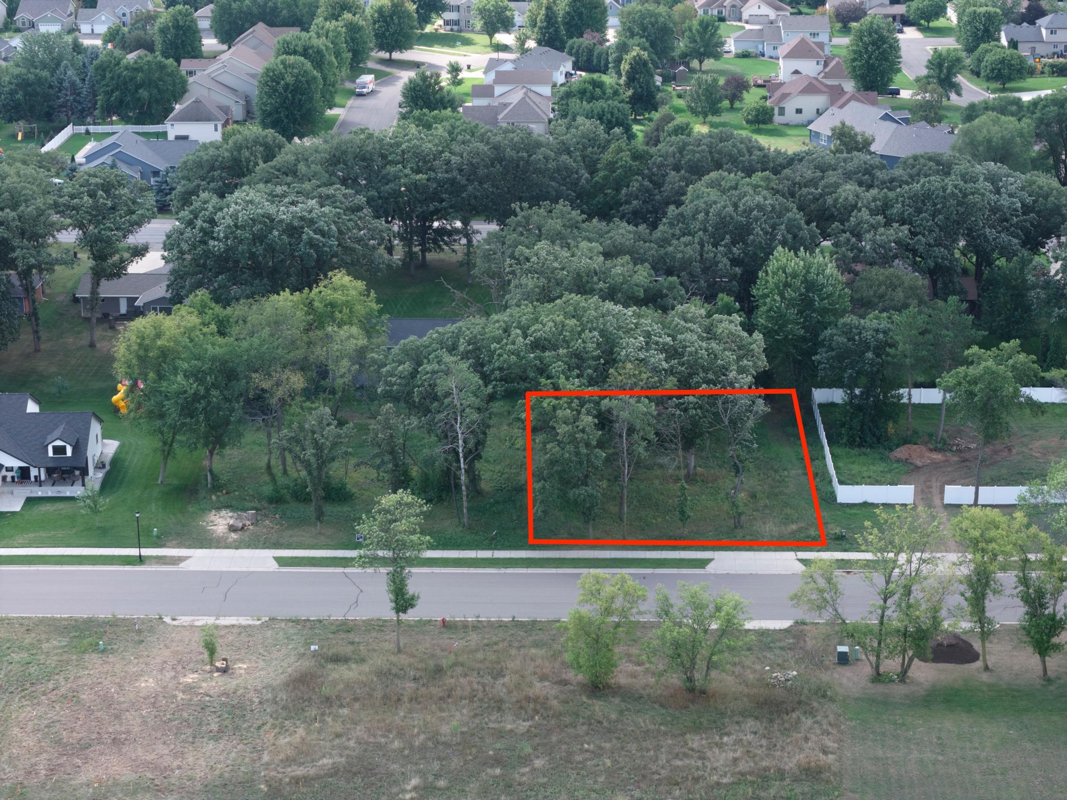 Highlighted property lines are approximate and only provided as an approximate reference