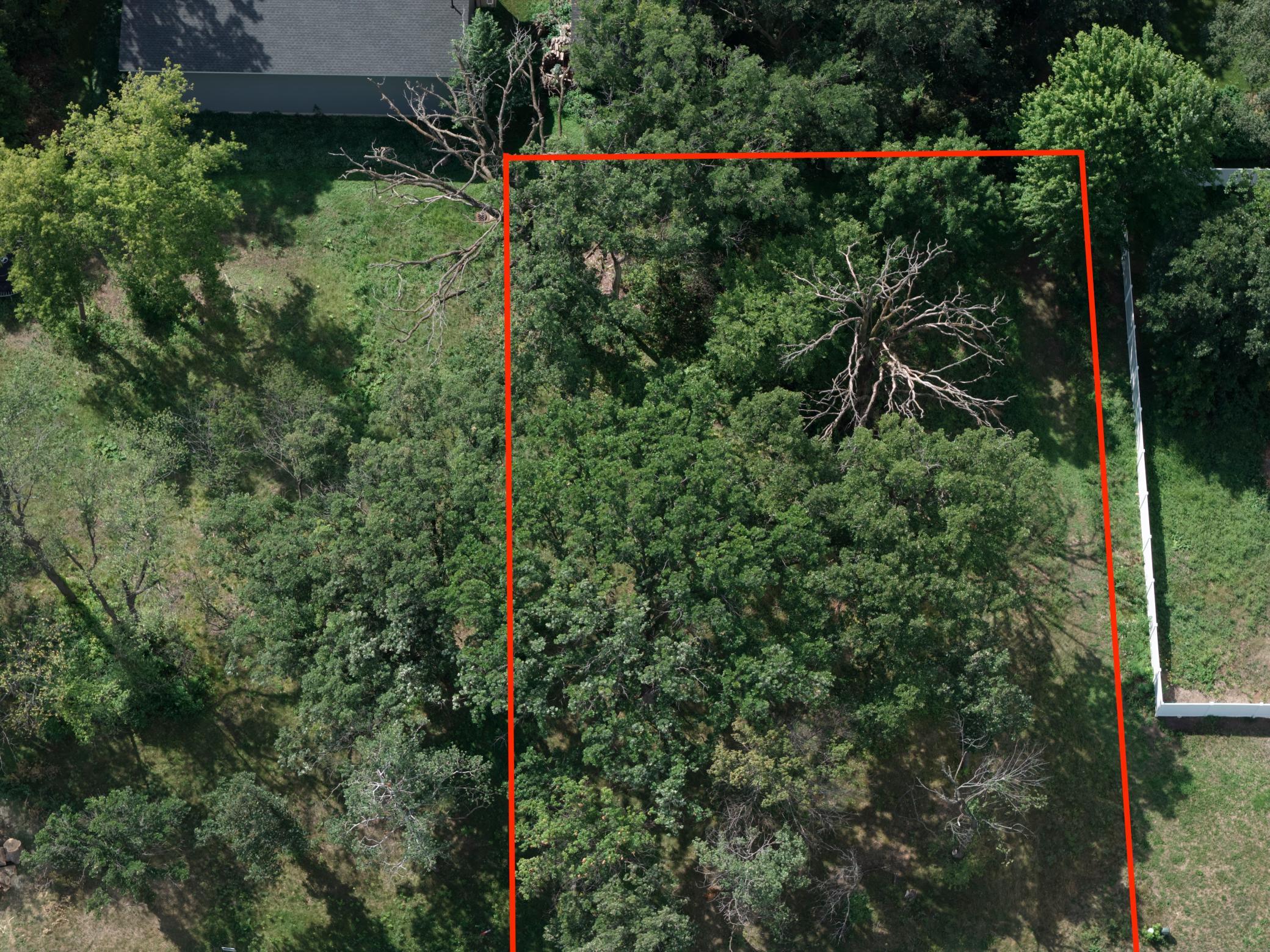Highlighted property lines are approximate and only provided as an approximate reference