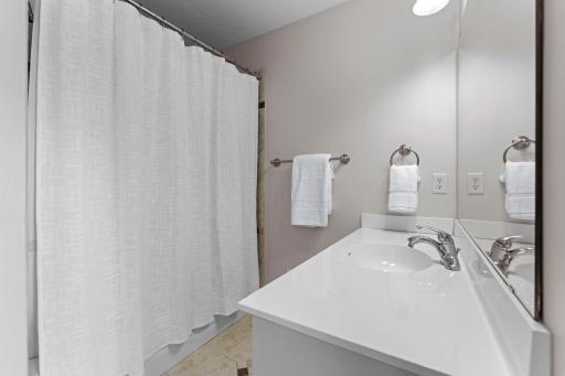 10930 Bentwater Lane, Woodbury, MN 55129