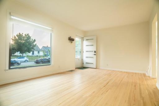 6133 Living Room #3.jpg
