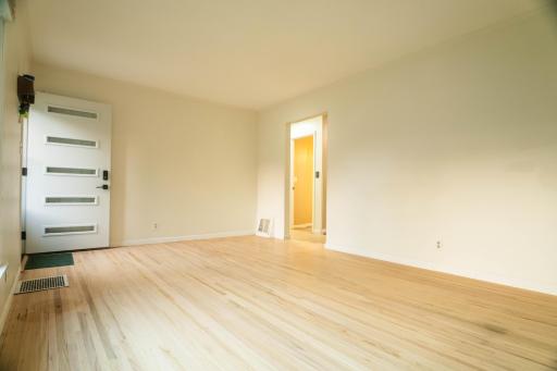 6133 Living Room #4.jpg