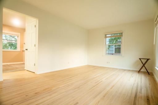 6133 Living Room.jpg