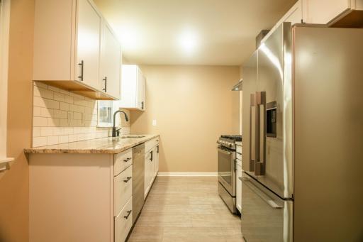 6133 kitchen #2.jpg