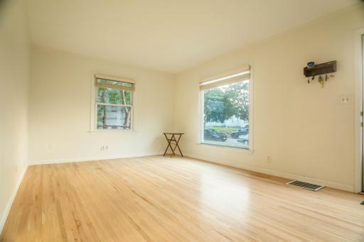 6133 Living Room #2.jpg