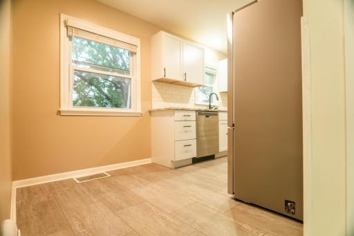 6133 kitchen.jpg