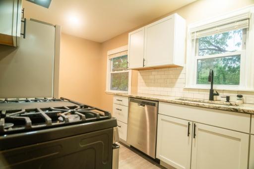 6133 Kitchen #4.jpg
