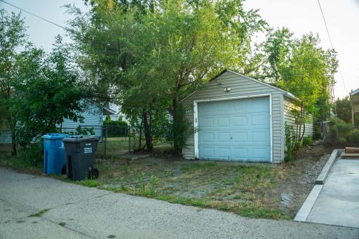 6133 Garage.jpg