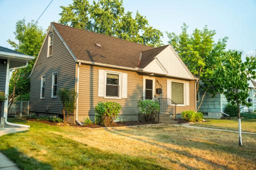 6133 Front of house #3.jpg