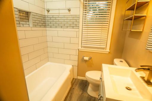 6133 Bathroom #2.jpg