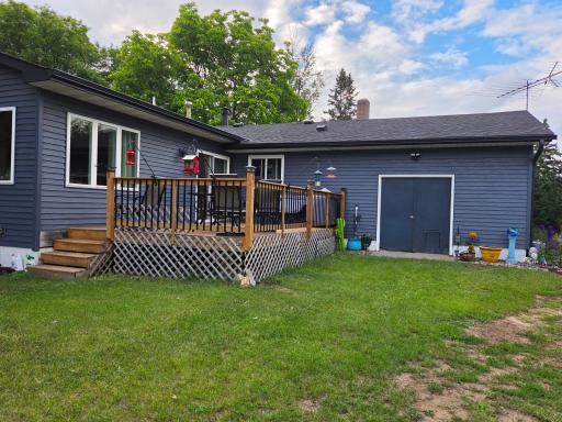 deck and large garage door on back.jpg