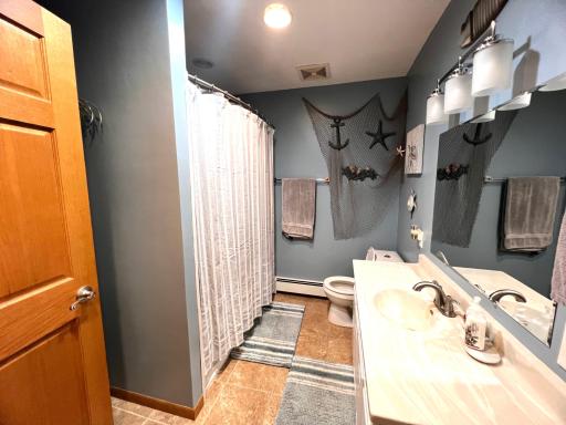 Main bathroom 4.jpeg