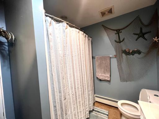 Main Bathroom 3.jpeg