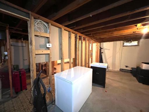 basement 4 - chestfreezer will stay.jpeg