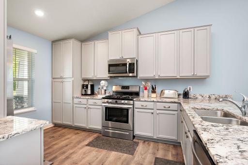 Look at this kitchen! Tons of cupboards and gorgeous granite.