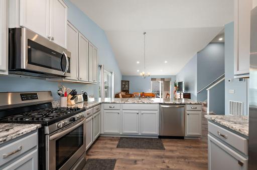 Awesome kitchen floor plan.