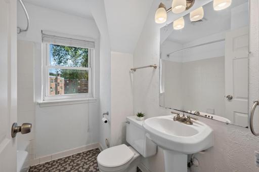 994 Cleveland Avenue S, Saint Paul, MN 55116
