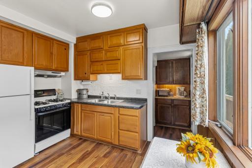 Kitchen w/ small eat in area & coffee bar