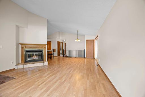 30-web-or-mls-737 6th Ave NW(40)(Virtual Staging)-5.jpg