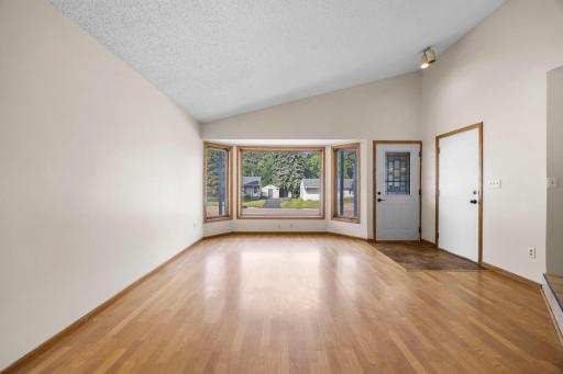 737 6th Avenue NW, New Brighton, MN 55112