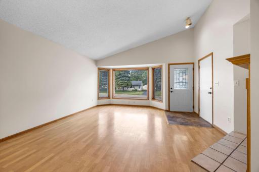 737 6th Avenue NW, New Brighton, MN 55112