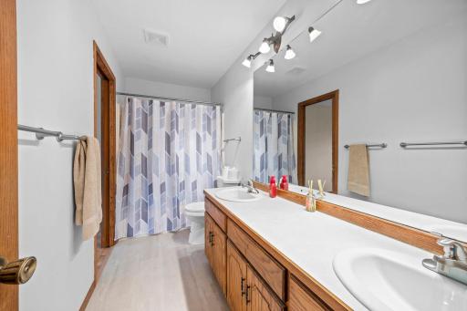 737 6th Avenue NW, New Brighton, MN 55112