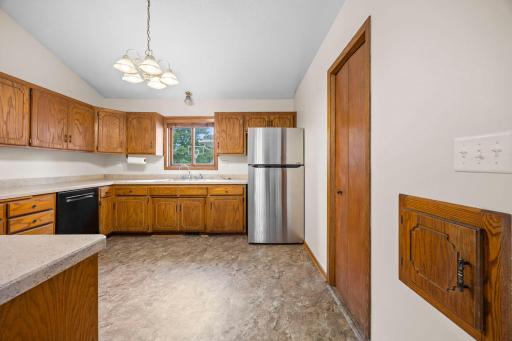 737 6th Avenue NW, New Brighton, MN 55112