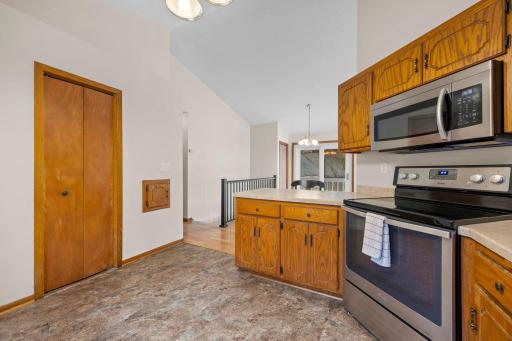 737 6th Avenue NW, New Brighton, MN 55112