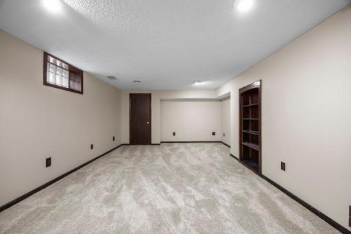 737 6th Avenue NW, New Brighton, MN 55112
