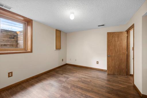 87-web-or-mls-737 6th Ave NW(40)(Virtual Staging)-45.jpg
