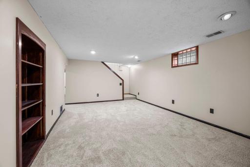 737 6th Avenue NW, New Brighton, MN 55112