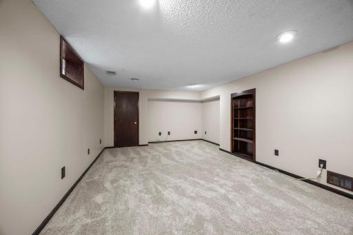 73-web-or-mls-737 6th Ave NW(40)(Virtual Staging)-35.jpg