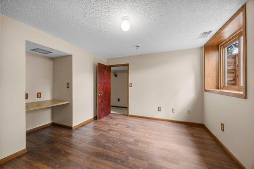 737 6th Avenue NW, New Brighton, MN 55112
