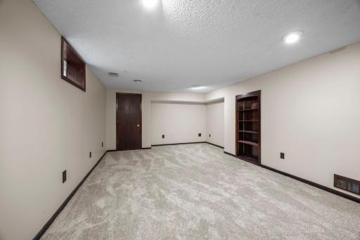 737 6th Avenue NW, New Brighton, MN 55112