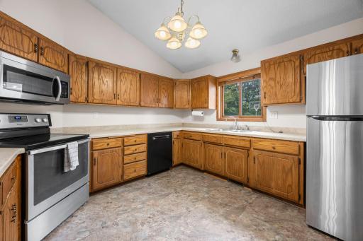 737 6th Avenue NW, New Brighton, MN 55112