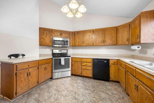 737 6th Avenue NW, New Brighton, MN 55112