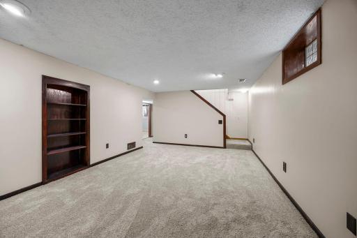 737 6th Avenue NW, New Brighton, MN 55112
