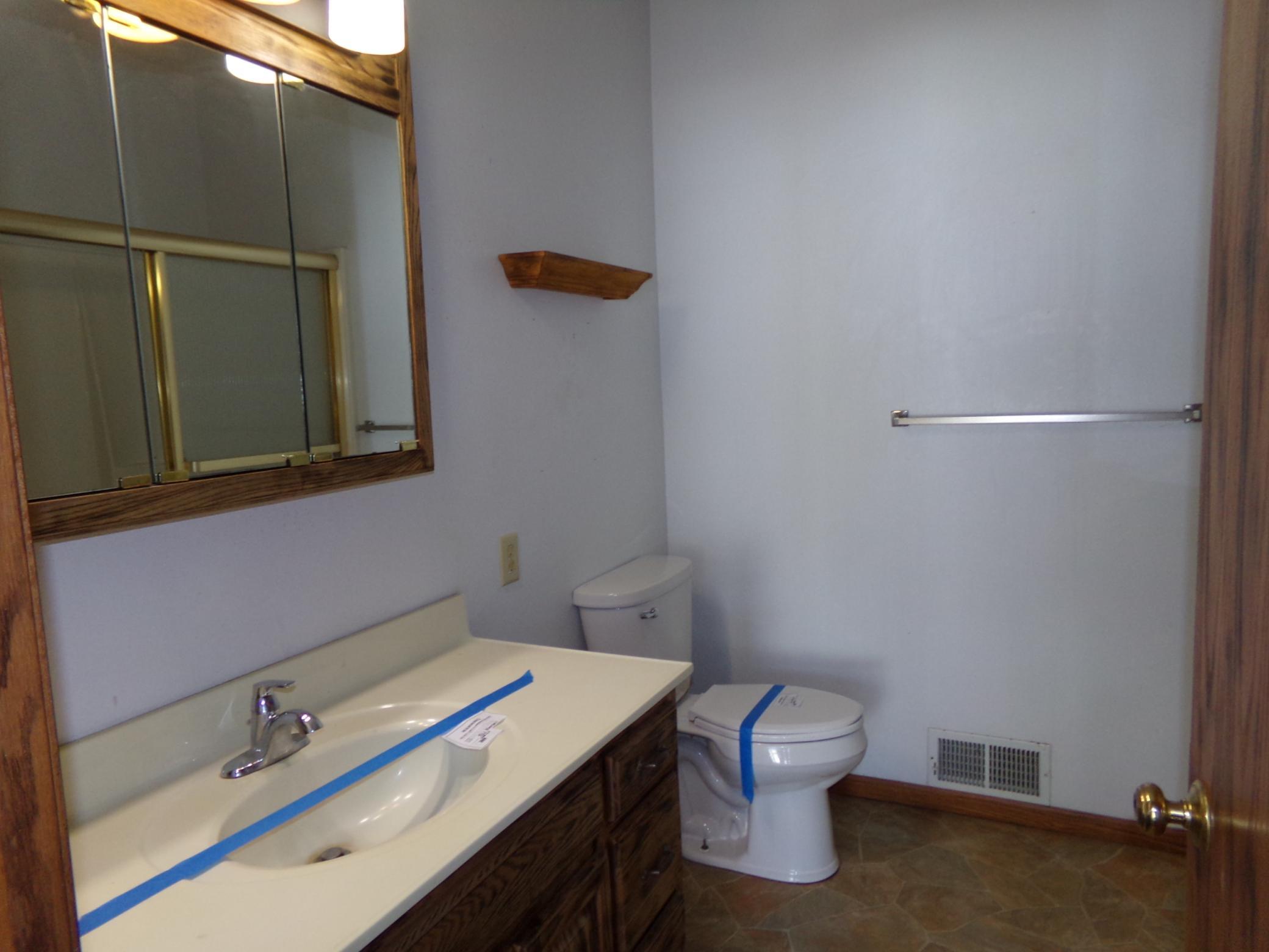 16 bathroom.JPG