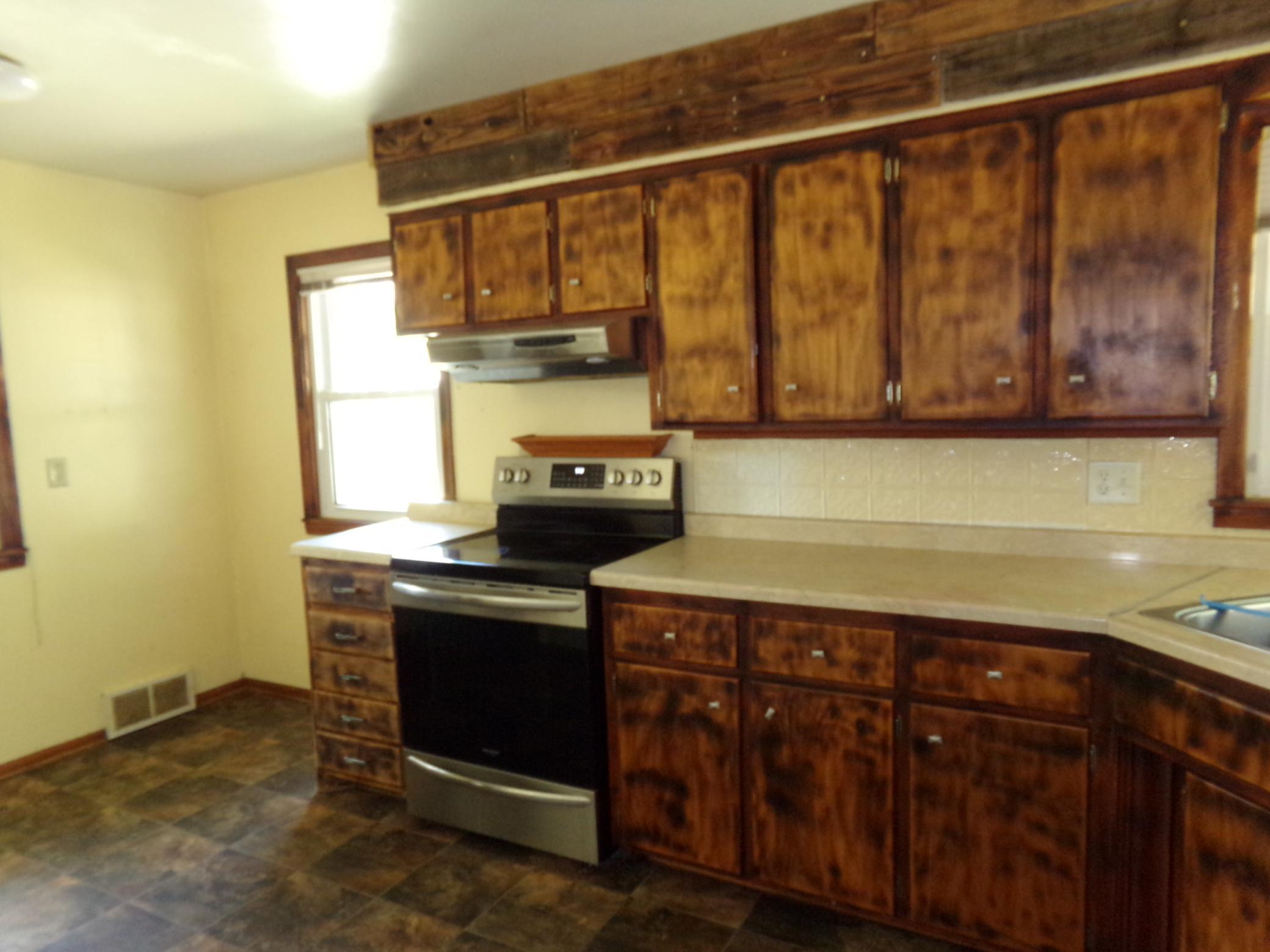 10 kitchen.JPG