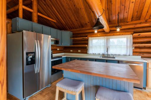 Kitchen Center Island.jpeg
