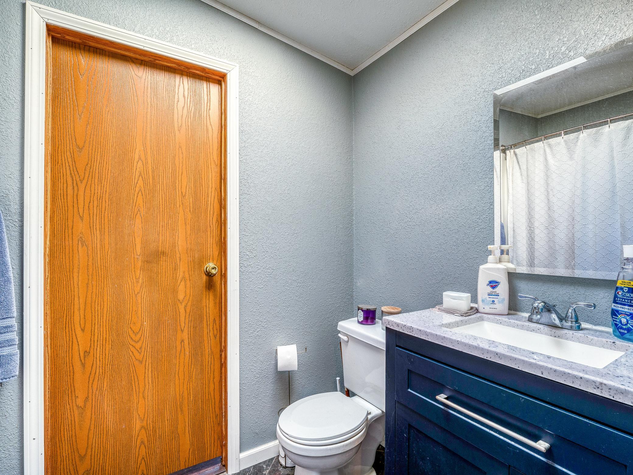 Jack and Jill Full Bathroom
