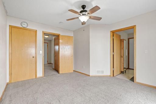 4052 Blakewood Drive, Shakopee, MN 55379